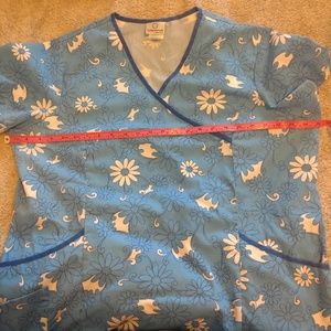 XL Blue & White Floral Scrub Top